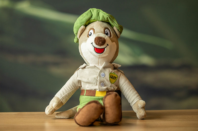 Knuffel mascotte Aart Stokstaart van Pantropica